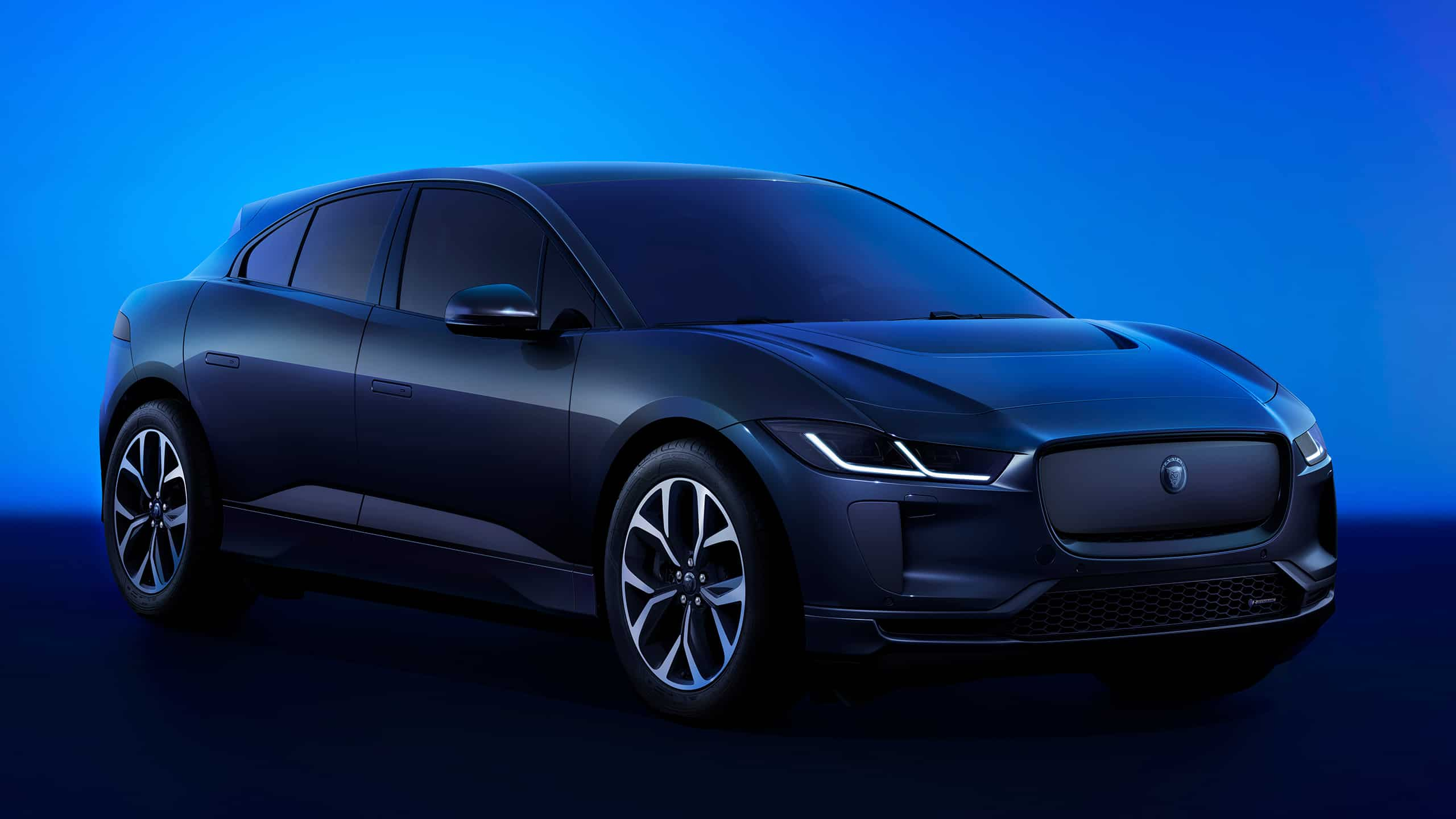 Jaguar I-Pace HSE model Front Right profile 